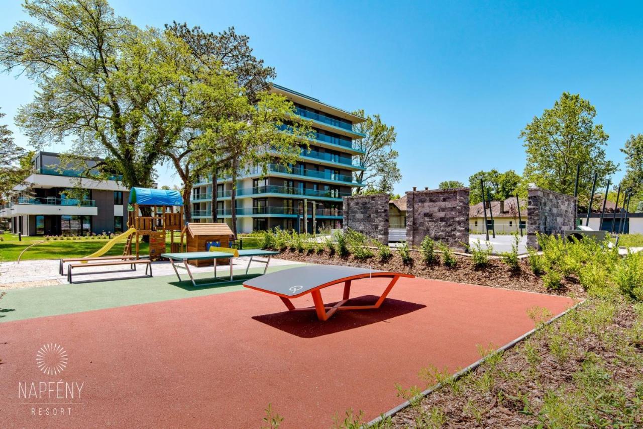 Bonnie-Premium Lelle Waterfront Private Apartment Balatonlelle Exterior photo