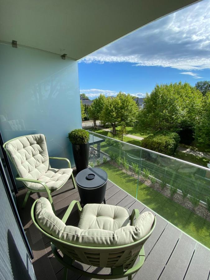 Bonnie-Premium Lelle Waterfront Private Apartment Balatonlelle Exterior photo